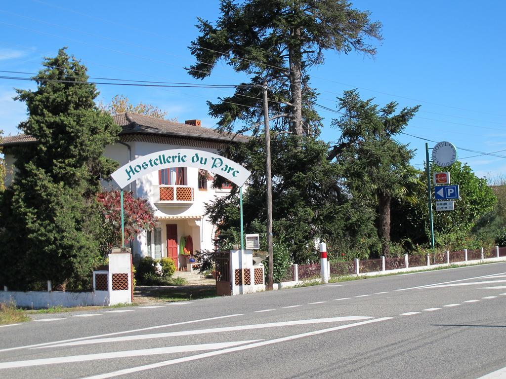 Hostellerie Du Parc Labarthe-Inard Exterior photo